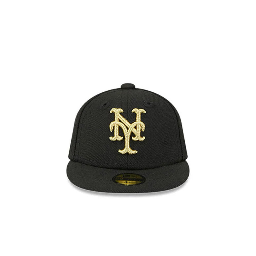New York Mets MLB New Era 59FIFTY Day Black Mini 59FIFTY Fitted Cap, front view showing the gold embroidered Mets logo on the black structured crown, with a flat black visor and a gold 59FIFTY size sticker on the under part of the visor.