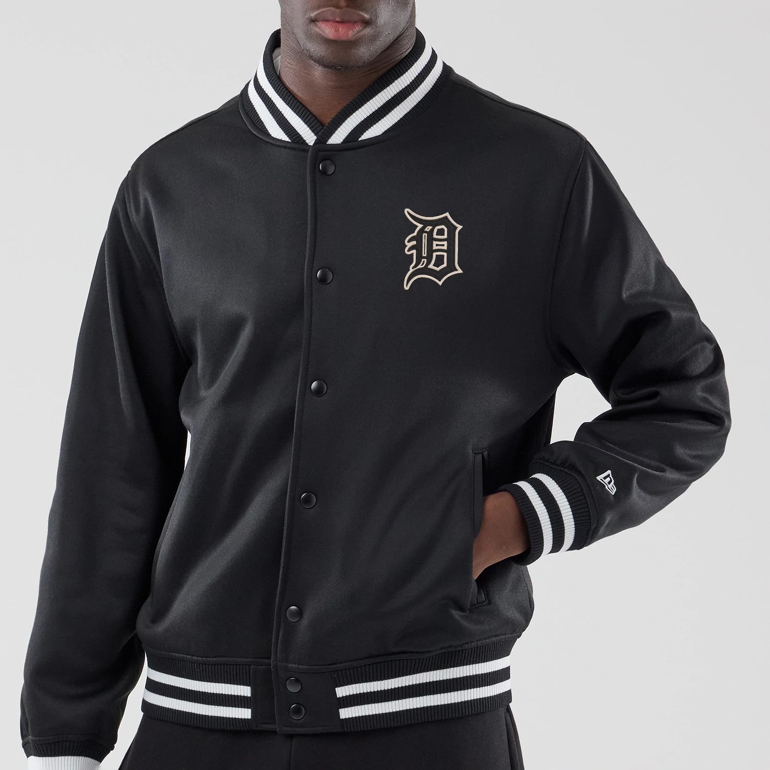 The model is wearing this MLB Jersey Bomber Detroit Tigers Jacket in black. 3