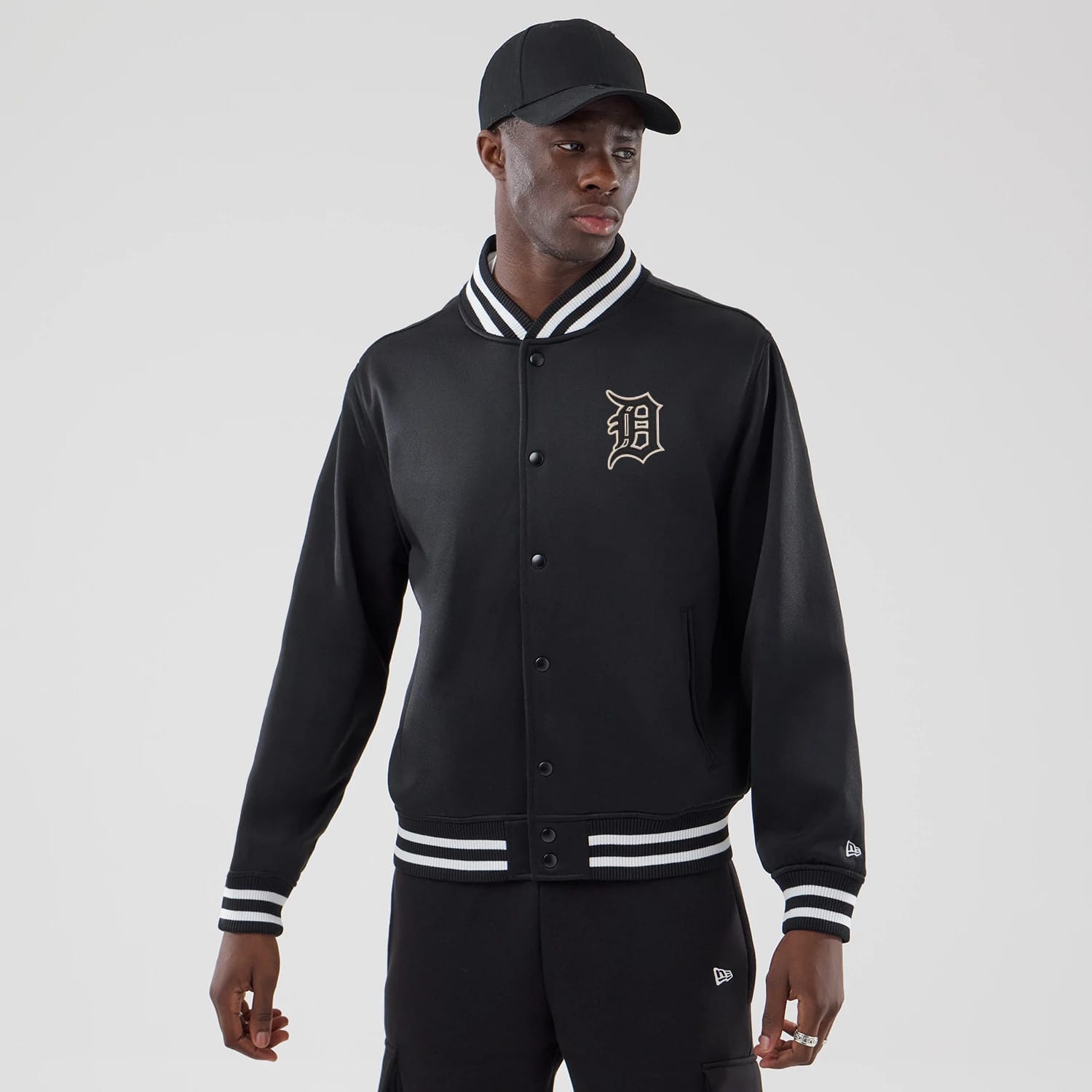The model is wearing this MLB Jersey Bomber Detroit Tigers Jacket in black. 1