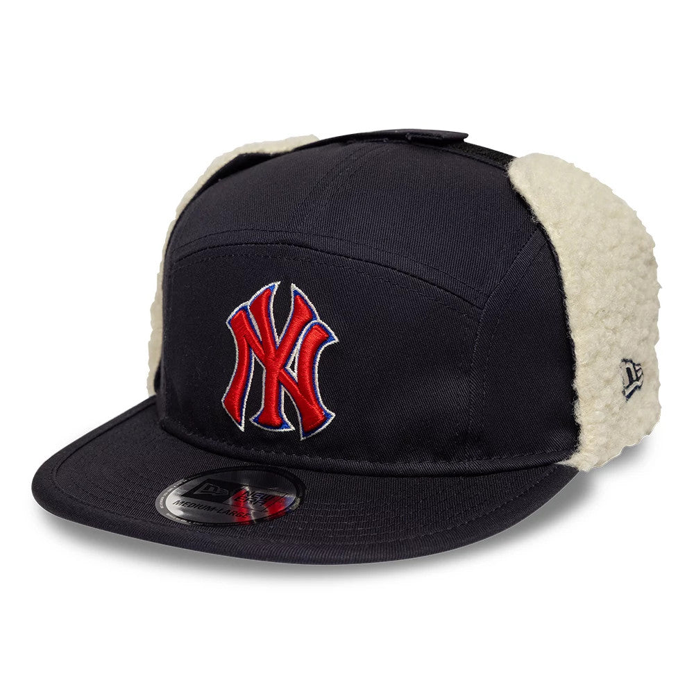 New Era New York Yankees MLB Navy Dogear Camper Adjustable Cap, front view showing the red and white embroidered Yankees logo on the centre panel, curved black visor with a New Era 9FORTY size sticker, and cream sherpa-lined dogears.