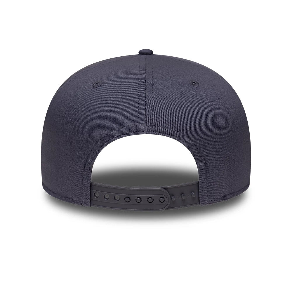Pictured is this MLB League Essential New York Yankees 9FIFTY Snapback cap in dark grey. 4