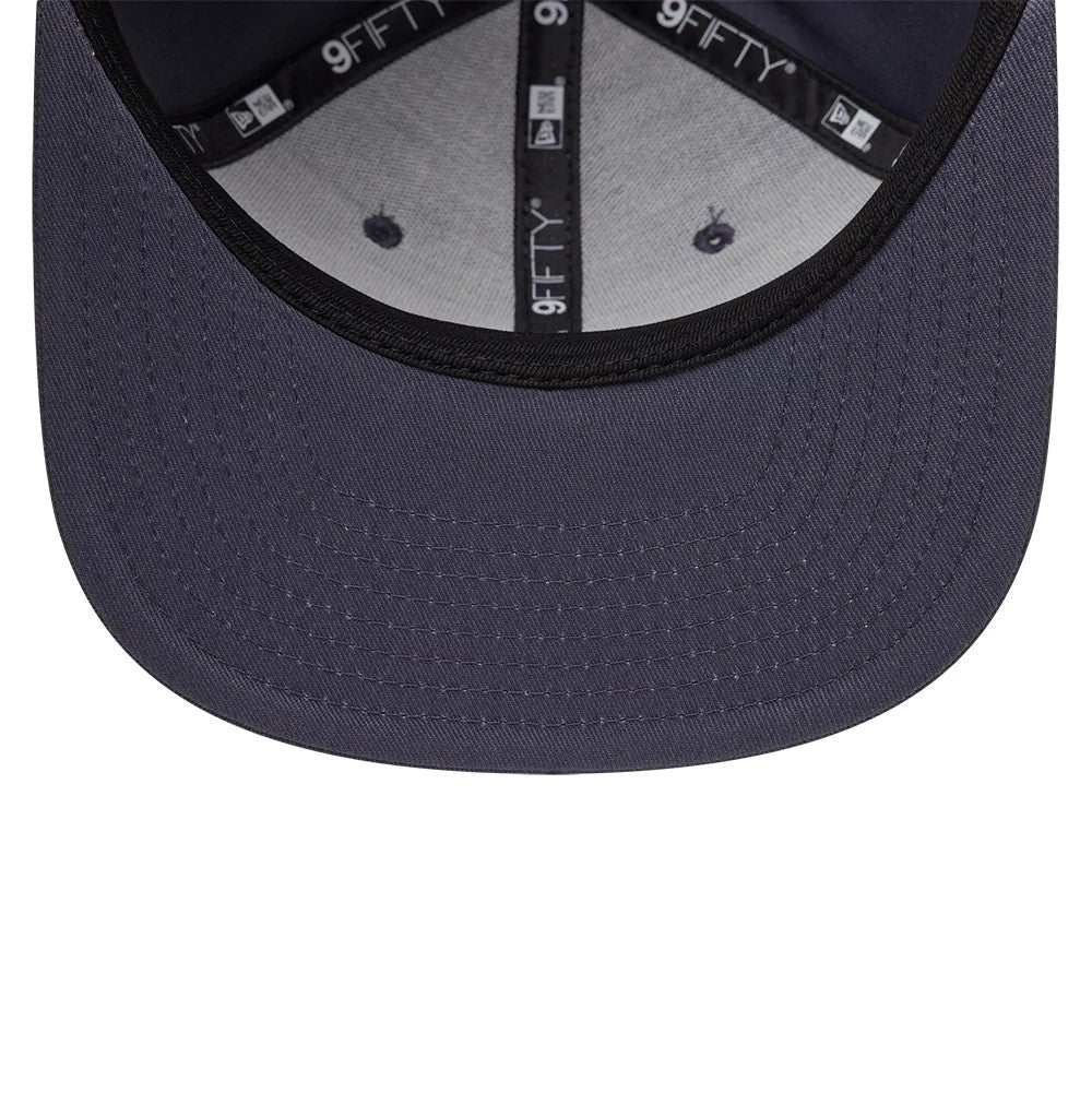 Yankees MLB League Essential Dark Grey New Era 9FIFTY Snapback Adjustable Cap, inside view featuring a black 9FIFTY taping along the panels, a grey sweatband and dark grey undervisor with stitching details.