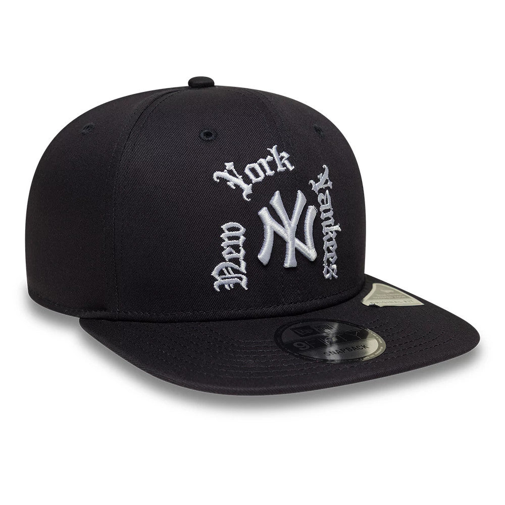 Pictured is this MLB New York Yankees 9FIFTY Snapback cap in navy. 4
