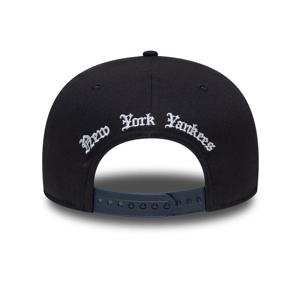 Pictured is this MLB New York Yankees 9FIFTY Snapback cap in navy. 3