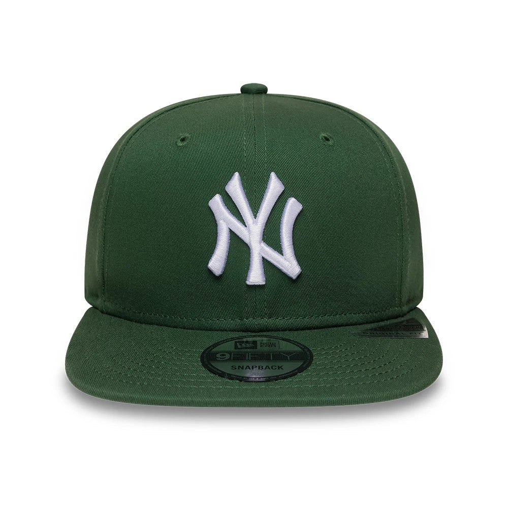 Pictured is this MLB League Essential New York Yankees 9FIFTY Snapback cap in dark green. 2