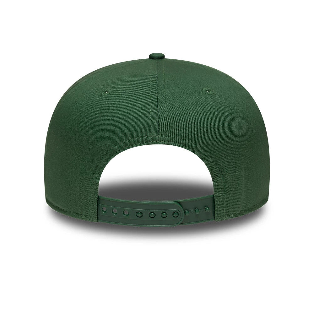 Pictured is this MLB League Essential New York Yankees 9FIFTY Snapback cap in dark green. 4