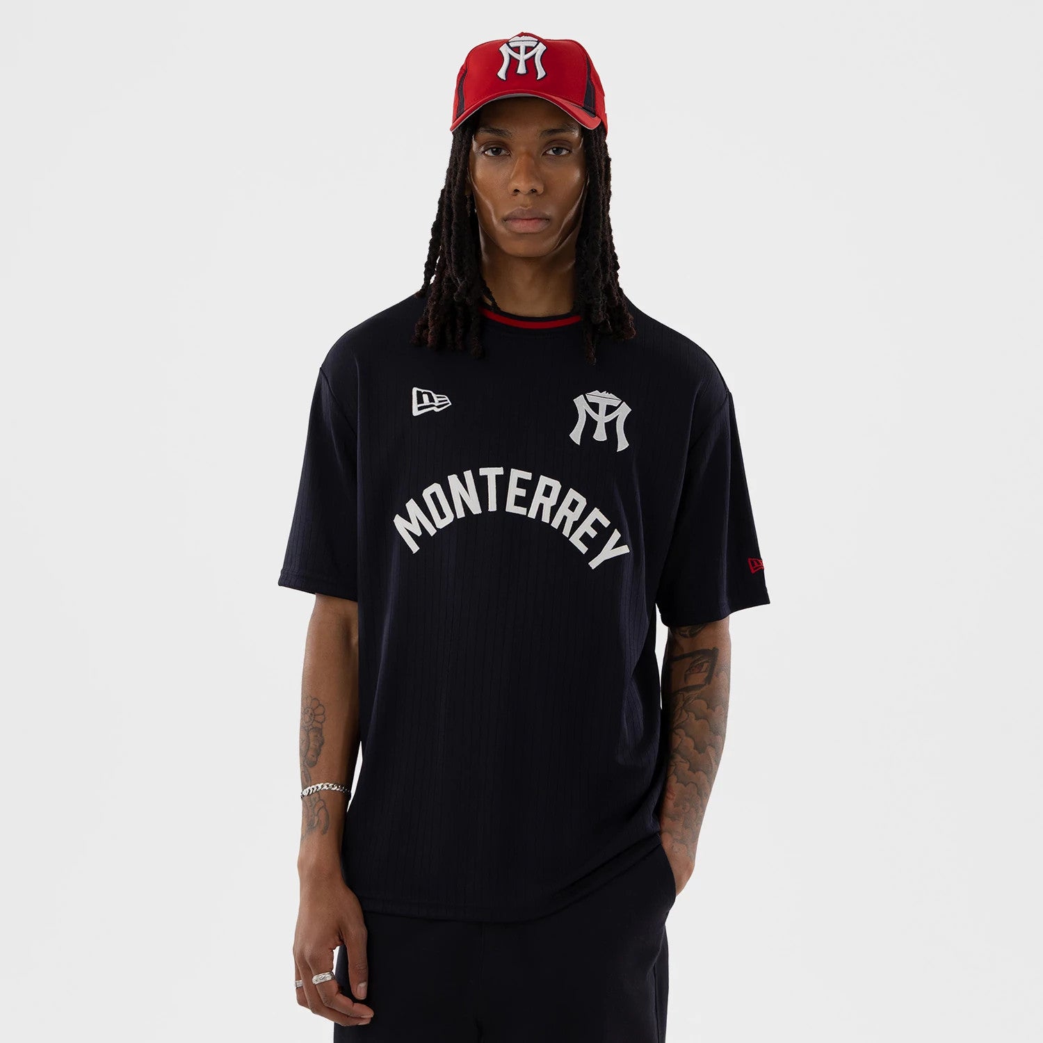 The model is wearing this LMB Sultanes De Monterrey Oversized T-Shirt in navy. 1