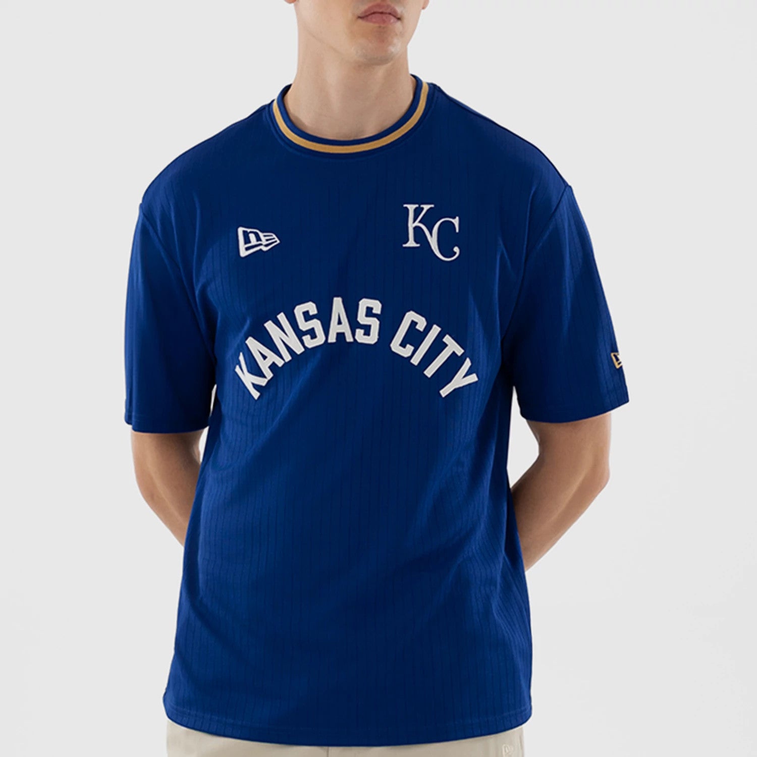 The model is wearing this MLB Kansas City Royals Oversized T-Shirt in blue. 4