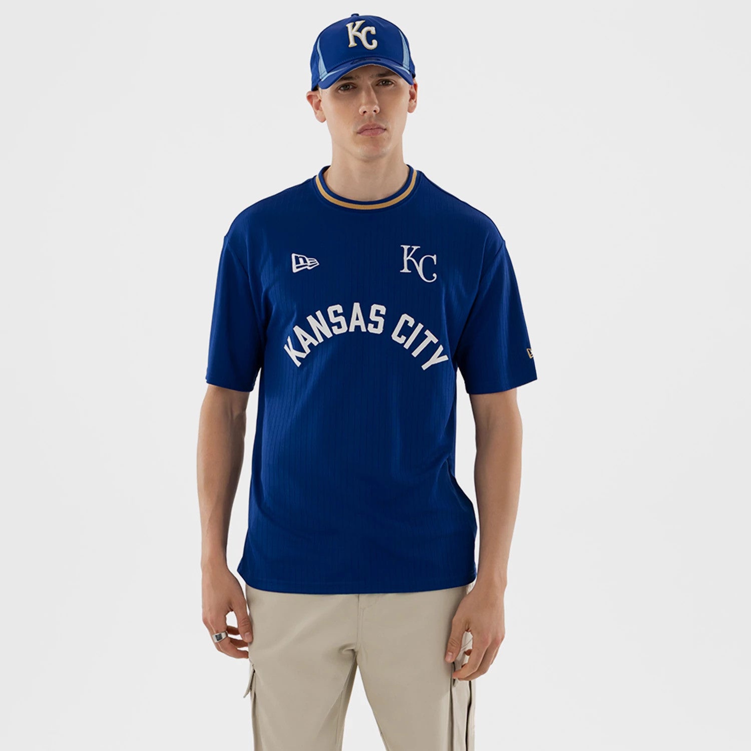The model is wearing this MLB Kansas City Royals Oversized T-Shirt in blue. 1