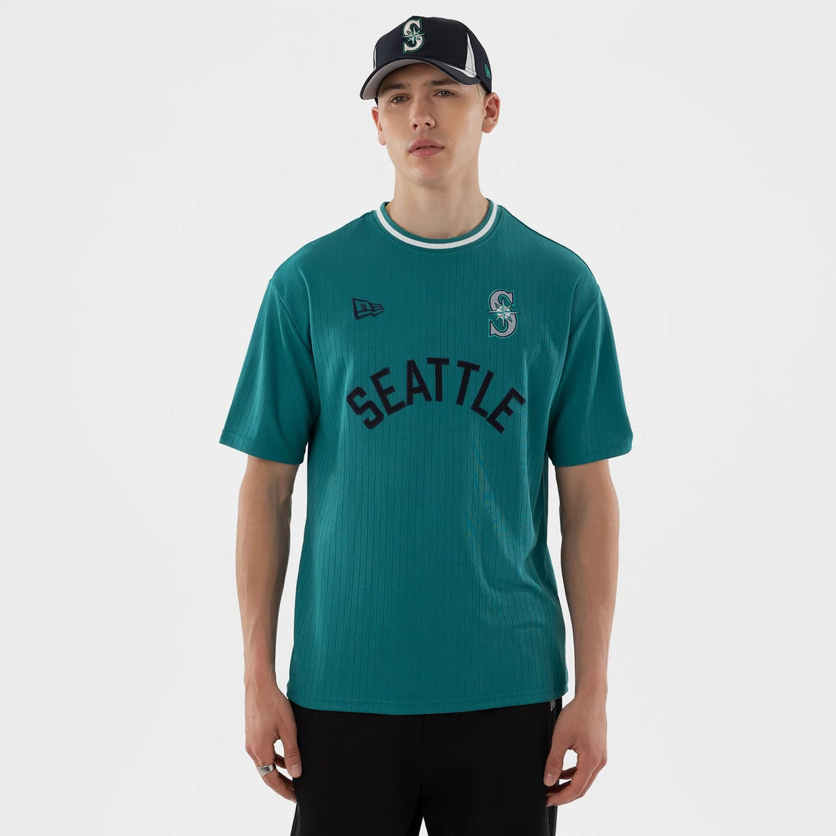 The model is wearing this MLB Seattle Mariners Oversized T-Shirt in green. 1