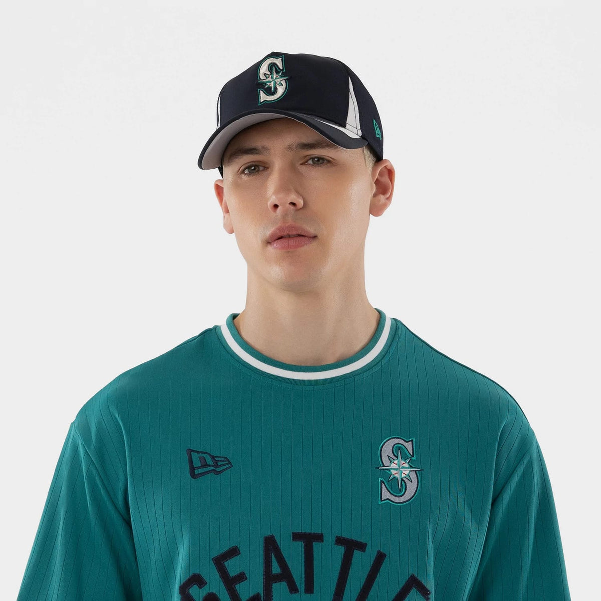 The model is wearing this MLB Seattle Mariners Oversized T-Shirt in green. 3