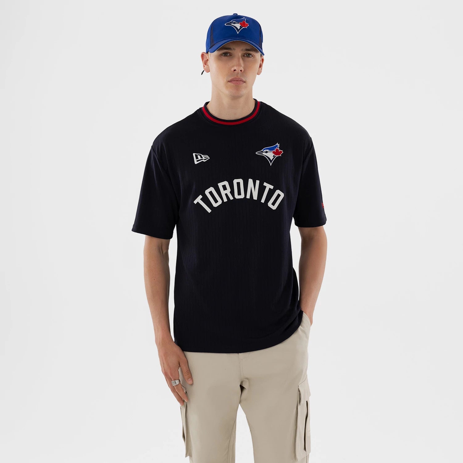 The model is wearing this MLB Toronto Blue Jays Oversized T-Shirt in navy. 1
