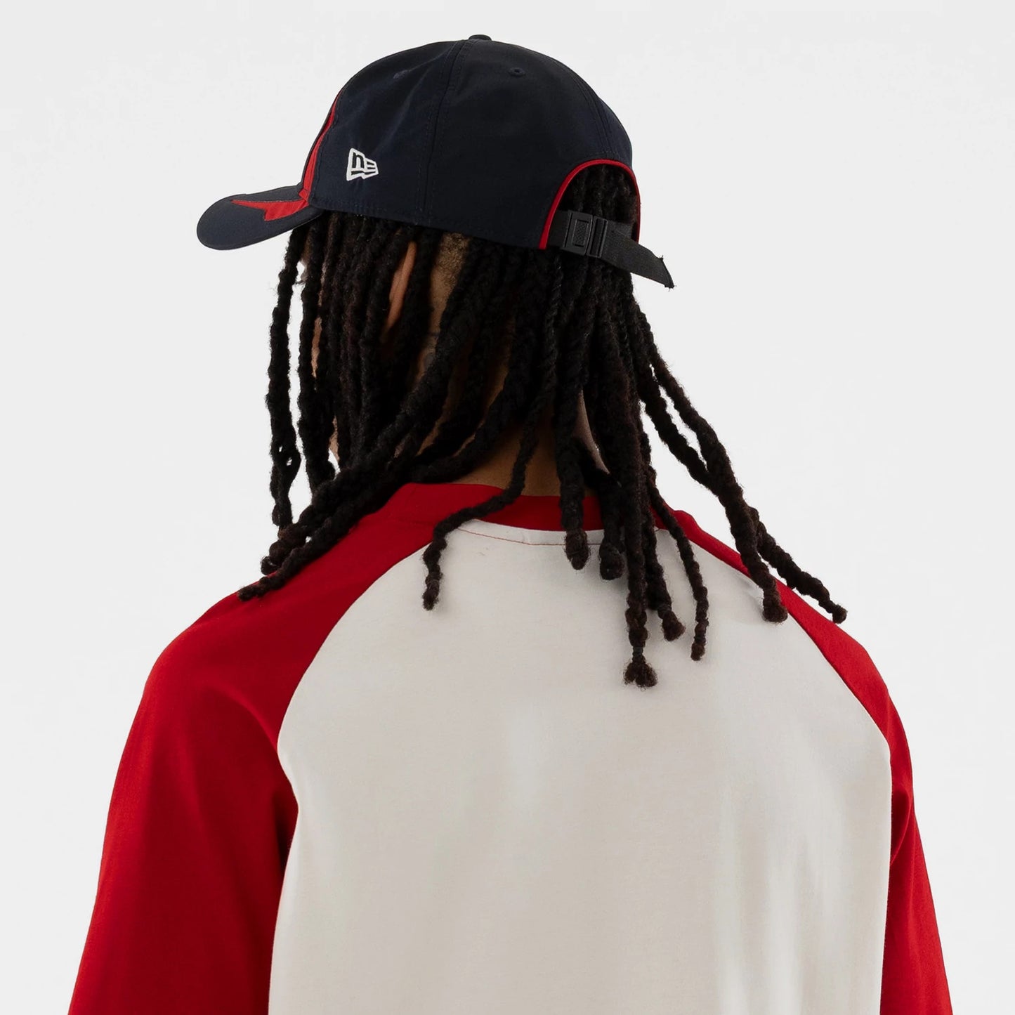 The model is wearing this MLB New York Yankees Boxy T-Shirt in open white. 7