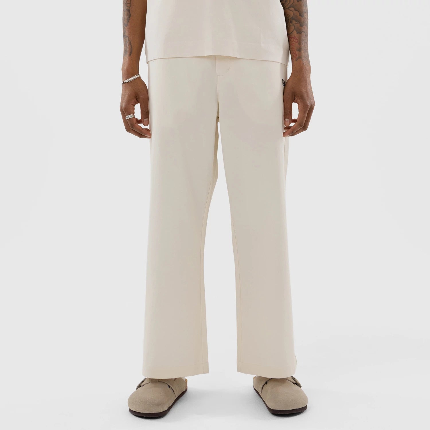 The model is wearing this MLB New York Yankees Chino Trousers in Cream. 1