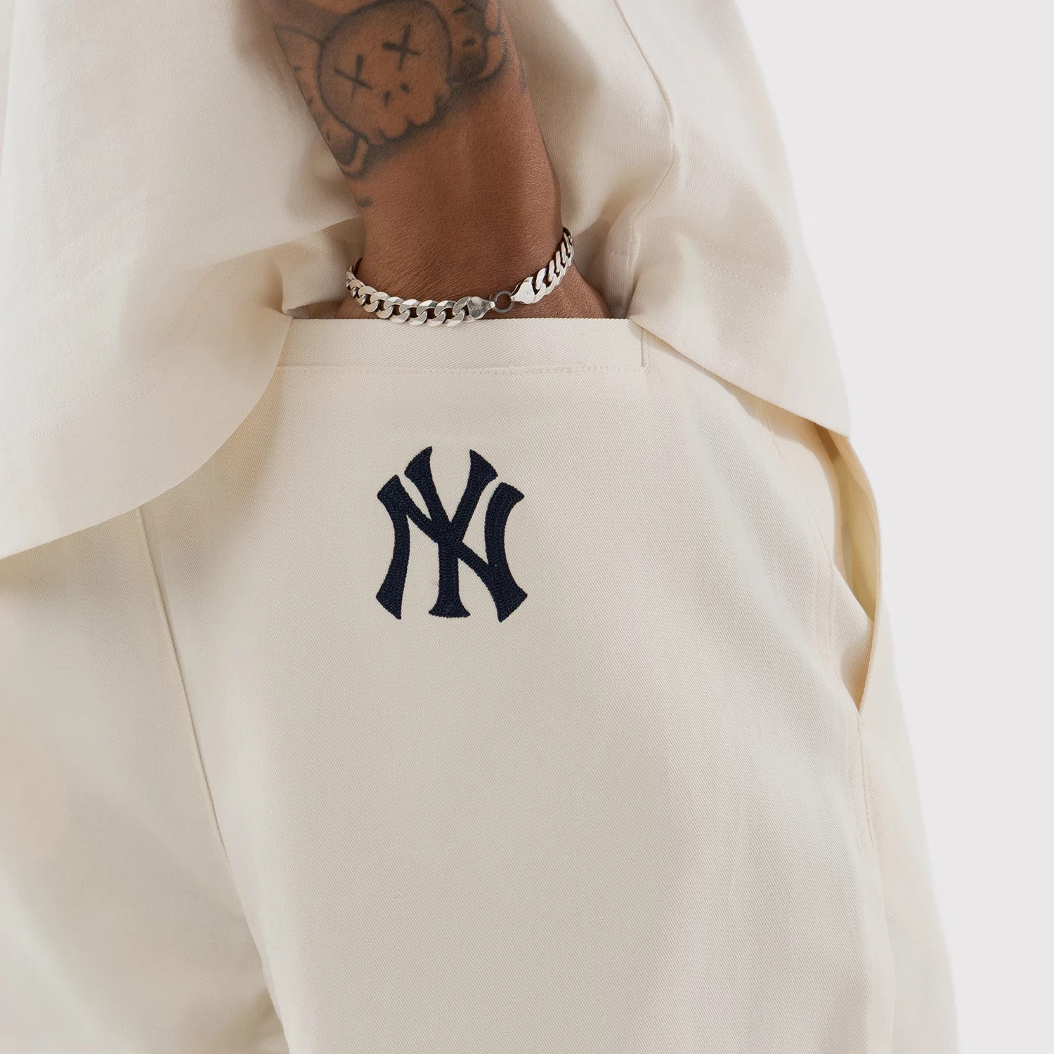 The model is wearing this MLB New York Yankees Chino Trousers in Cream. 3