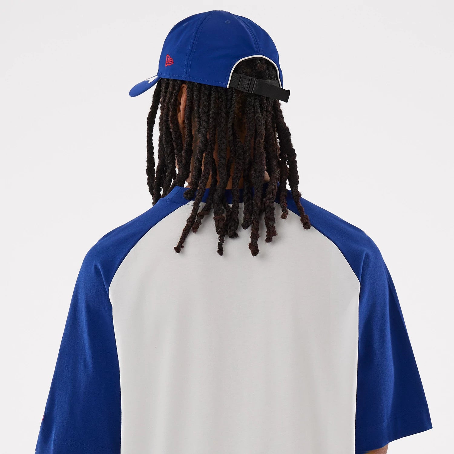 The model is wearing this MLB LA Dodgers Boxy T-Shirt in white. 4