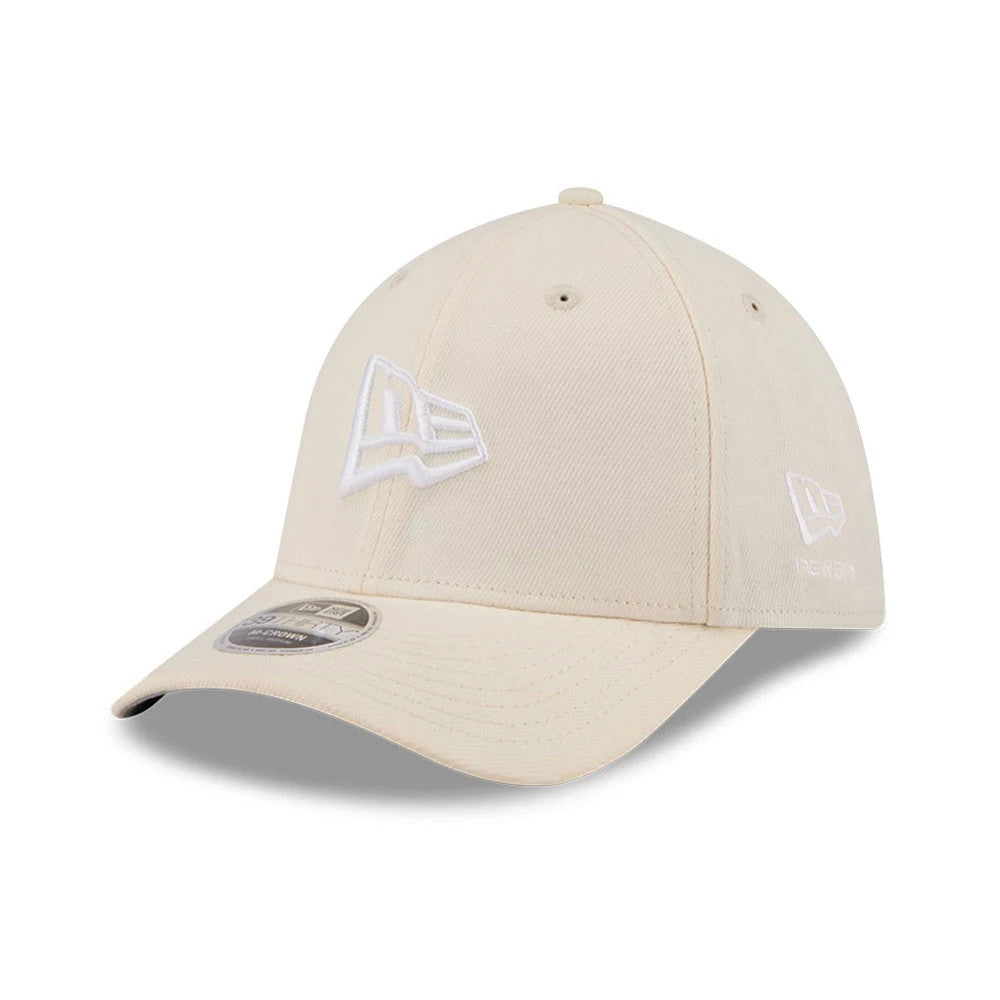 New Era Flag Light Beige New Era 39THIRTY M-Crown Stretch Fit Cap, three-quarter view showing the white raised embroidered New Era flag logo on the front panel, light beige curved visor with a 39THIRTY size sticker, and white side logo.