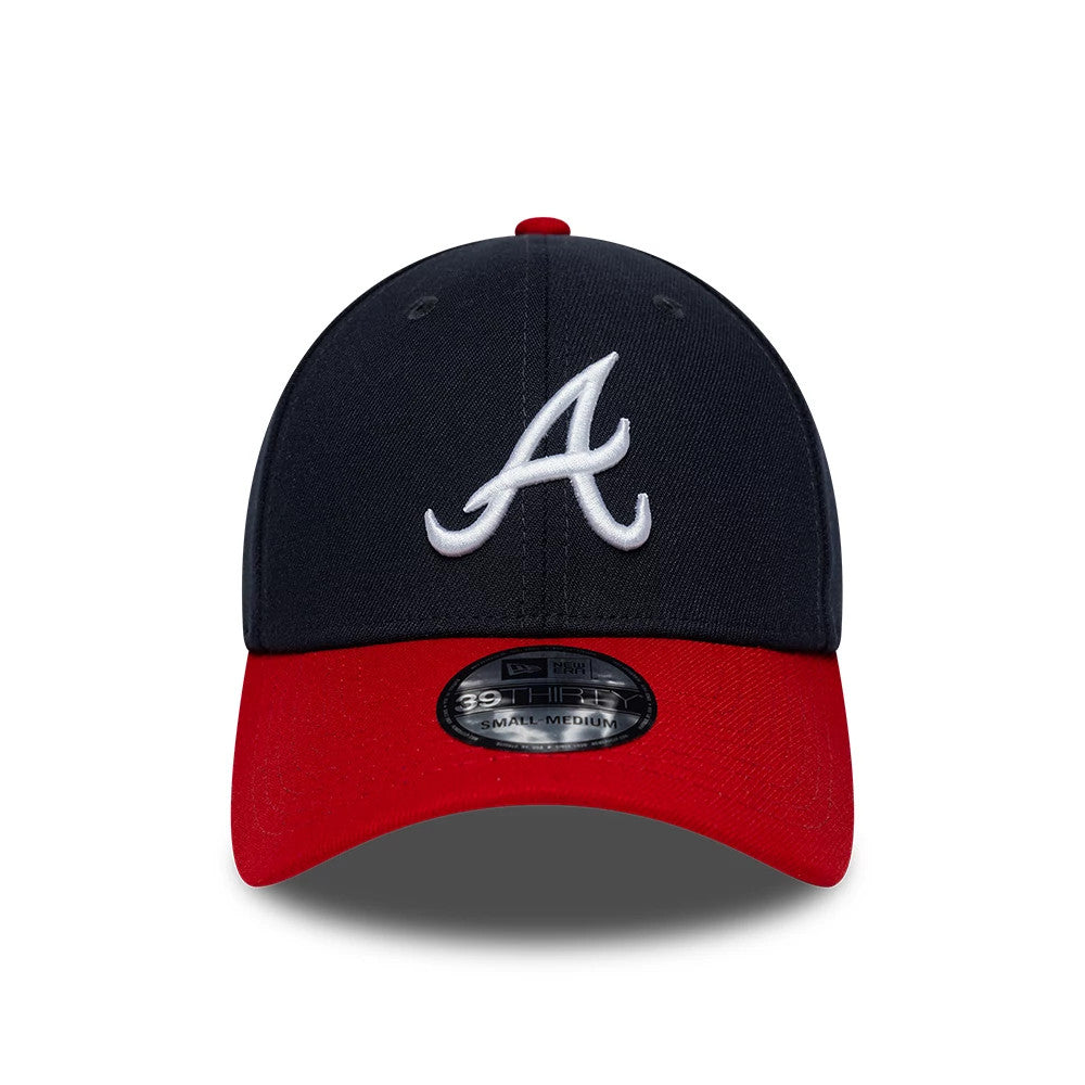 Atlanta Braves MLB Classic Navy New Era 39THIRTY Stretch Fit Cap, front view showing a raised white embroidered A logo on the navy front panel, a red curved visor with a 39THIRTY size sticker, and a matching red top button.