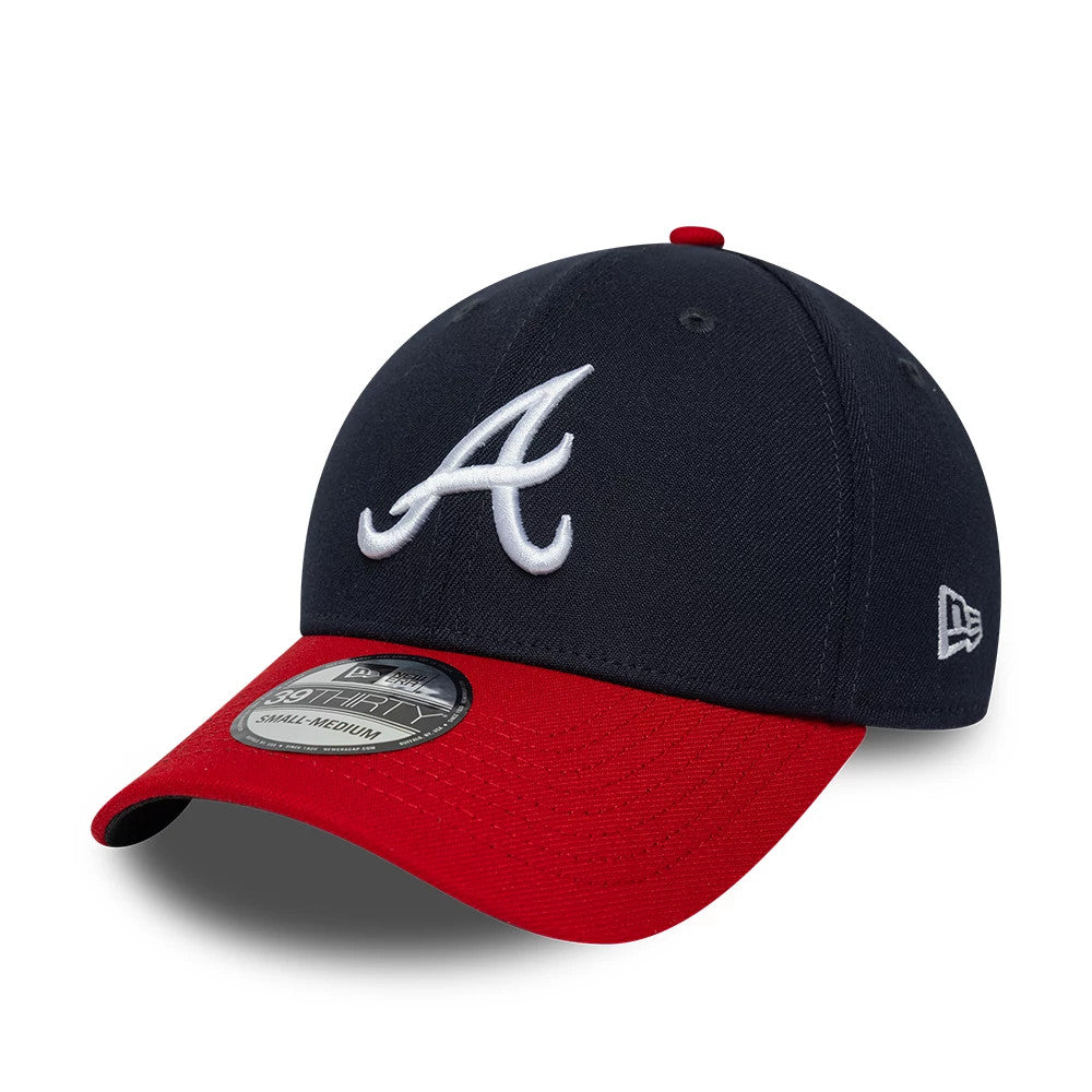 Atlanta Braves MLB Classic Navy New Era 39THIRTY Stretch Fit Cap, three-quarter view showing the white raised embroidered A logo on the front panel, a contrasting red curved visor with a 39THIRTY size sticker, and New Era flag logo on the left side.