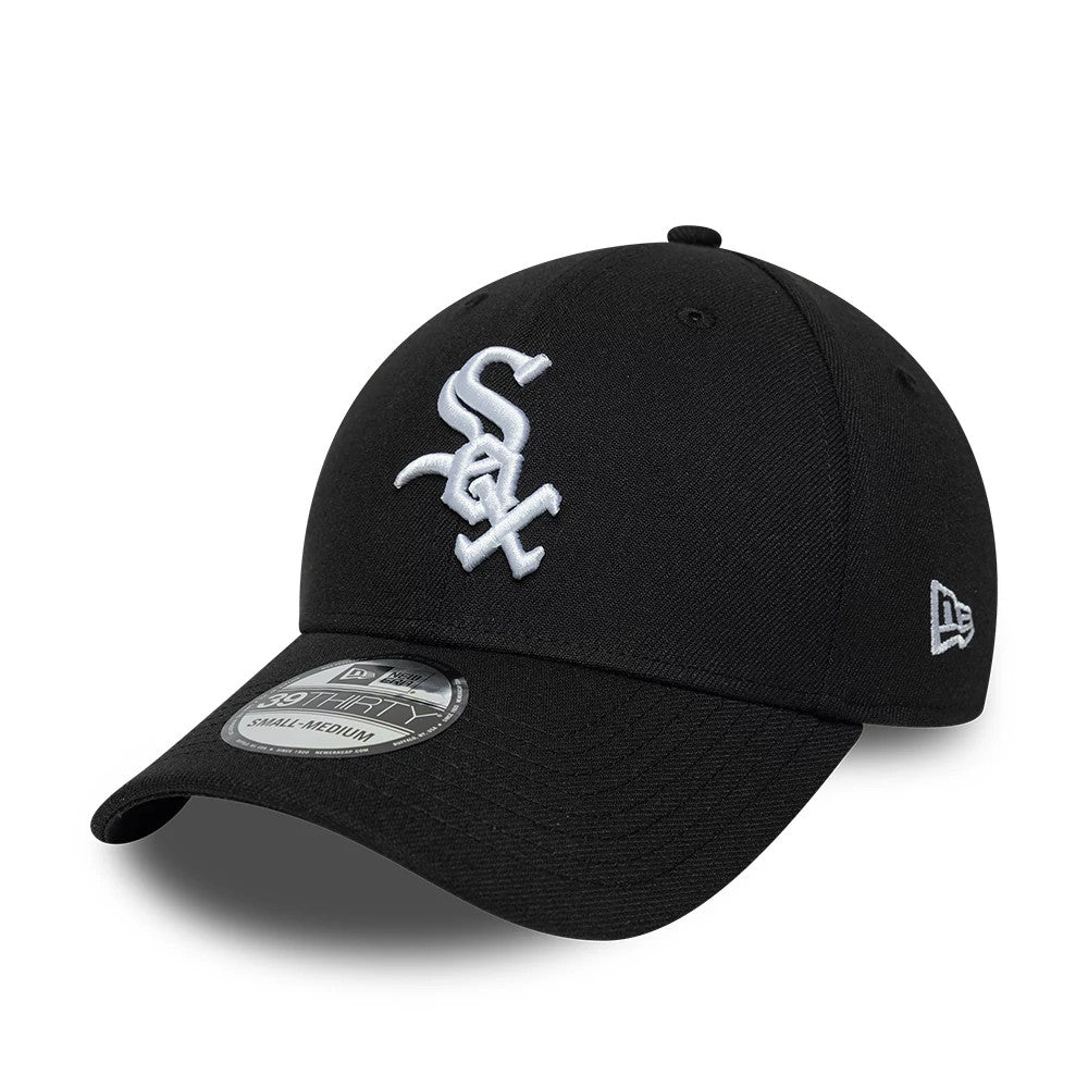 Chicago White Sox MLB Classic Black New Era 39THIRTY Stretch Fit Cap, front view showing the raised white team logo embroidered on the front panel, curved black visor with 39THIRTY size sticker, and New Era flag logo on the left side.