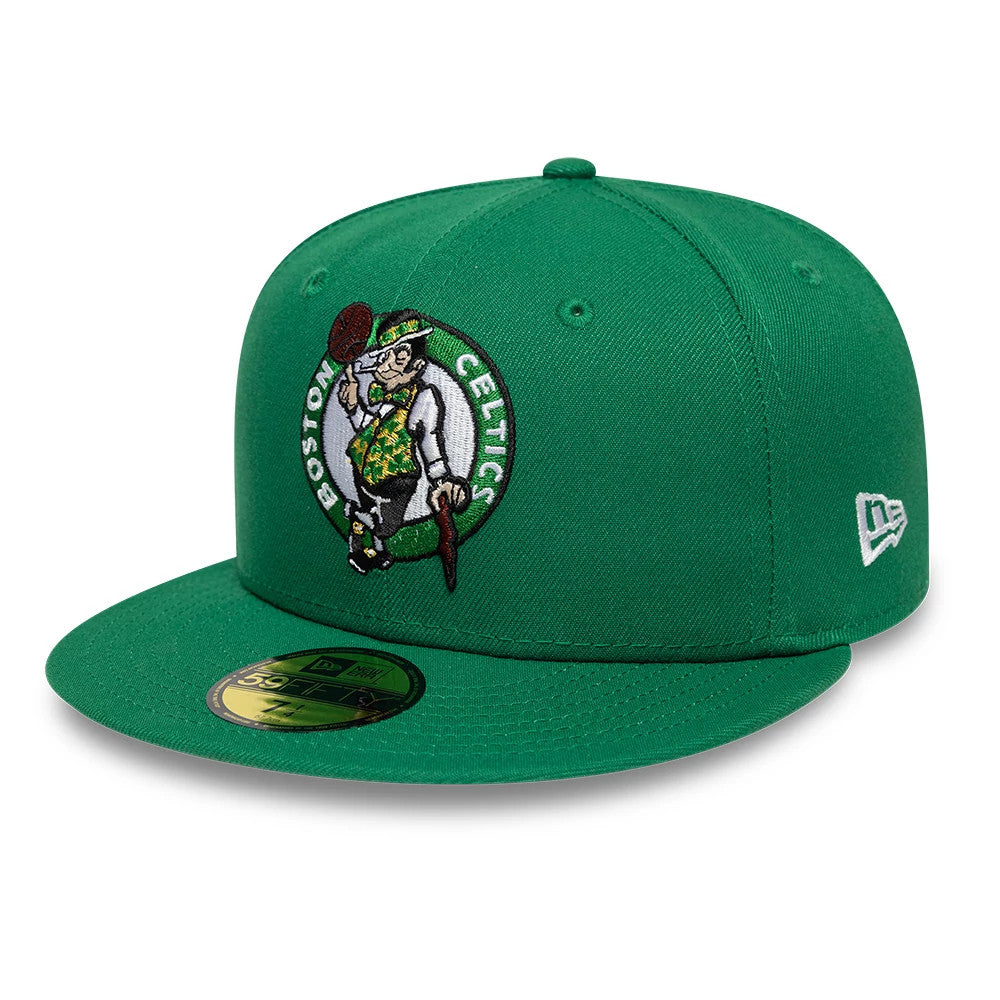 Boston Celtics NBA Basic Green New Era 59FIFTY Fitted Cap, three-quarter view showing the raised embroidered Celtics logo on the front panel, a matching green flat visor with a gold 59FIFTY size sticker, and the white New Era flag on the left side.