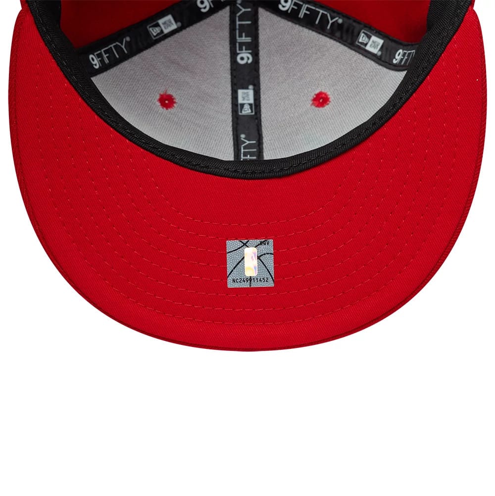 Pictured is this NBA Chicago Bulls 9FIFTY Snapback cap in red. 7