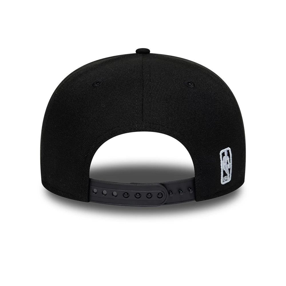 Pictured is this NBA Core LA Lakers 9FIFTY Snapback cap in black. 4