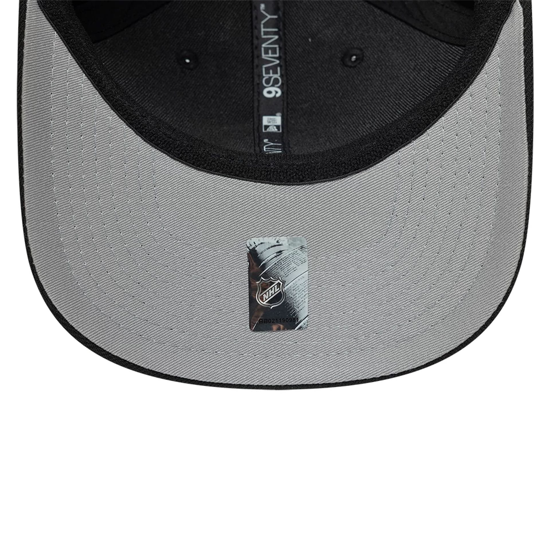 Pictured is this NHL Team Boston Bruins 9SEVENTY Stretch Snap cap in black. 2