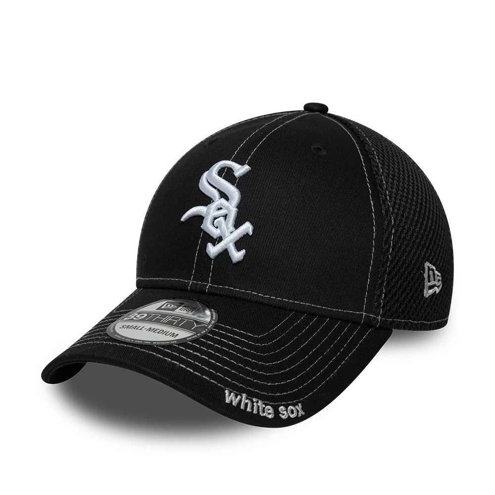 Chicago White Sox MLB Neo Black New Era 39THIRTY Stretch Fit Cap, three-quarter view showing the raised white Sox logo embroidered on the front panel, a black curved visor with white stitching, and a 39THIRTY size sticker on the visor.