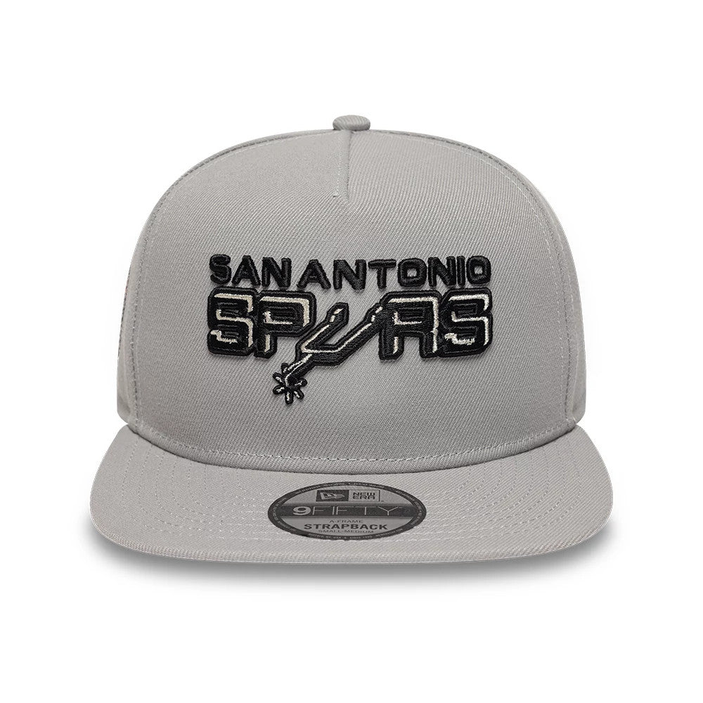 San Antonio Spurs NBA Hardwood Classic Grey New Era 9FIFTY A-Frame Snapback Adjustable Cap, front view showing the black and white embroidered Spurs logo on the structured grey crown, with a flat visor and a 9FIFTY size sticker on the visor.