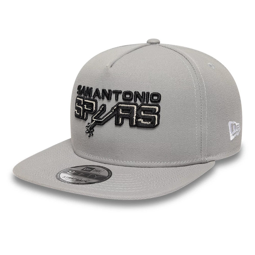 Pictured is this NBA Hardwood Classic San Antonio Spurs 9FIFTY A-Frame Snapback cap in grey. 4