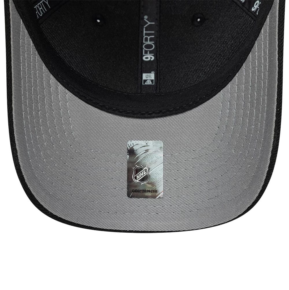 Pictured is this NHL Team Pittsburgh Penguins 9FORTY M-Crown cap in black. 2