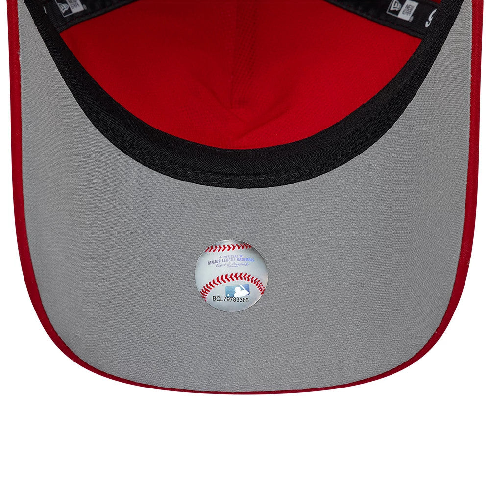 Atlanta Braves MLB Panel Red New Era 9TWENTY A-Frame Adjustable Cap, inside view showing the red sweatband contrasting with the grey undervisor, featuring a centralised round MLB authenticity sticker on the undervisor.