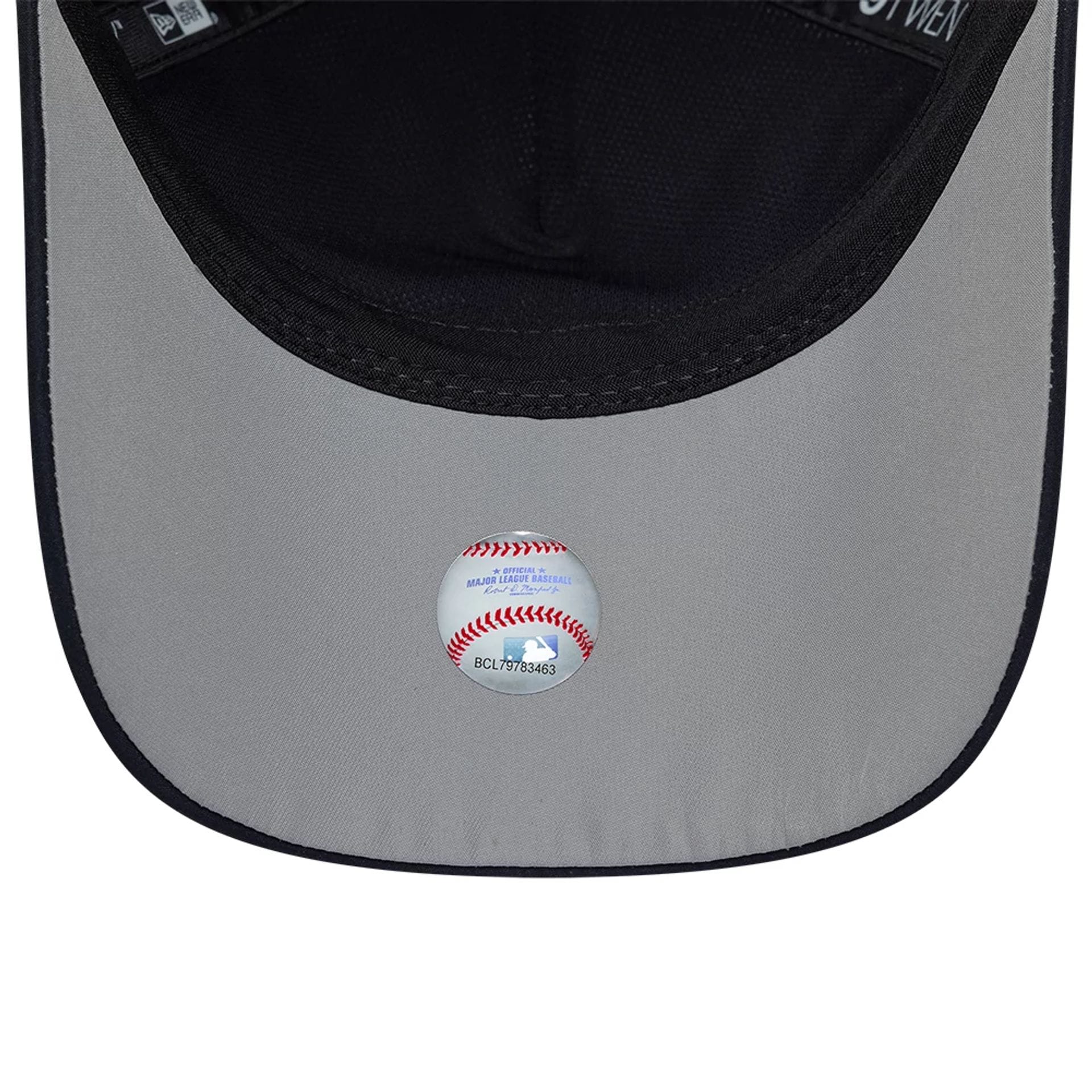 Pictured is this MLB Panel Seattle Mariners 9TWENTY A-Frame cap in navy. 2
