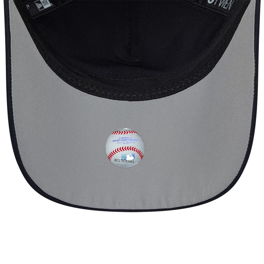 Pictured is this MLB Panel Seattle Mariners 9TWENTY A-Frame cap in navy. 2