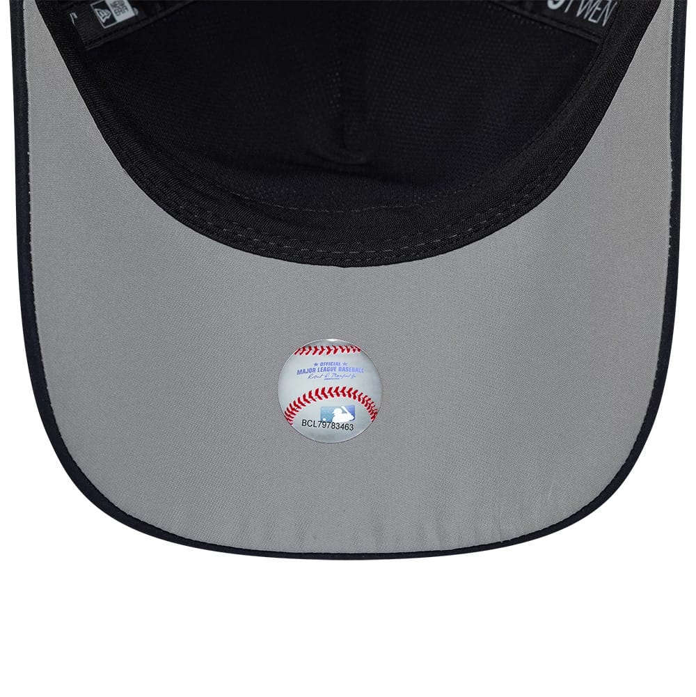 Pictured is this MLB Panel Seattle Mariners 9TWENTY A-Frame cap in navy. 2