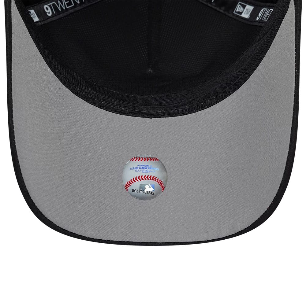 Pictured is this MLB Panel San Francisco Giants 9TWENTY A-Frame cap in black. 2