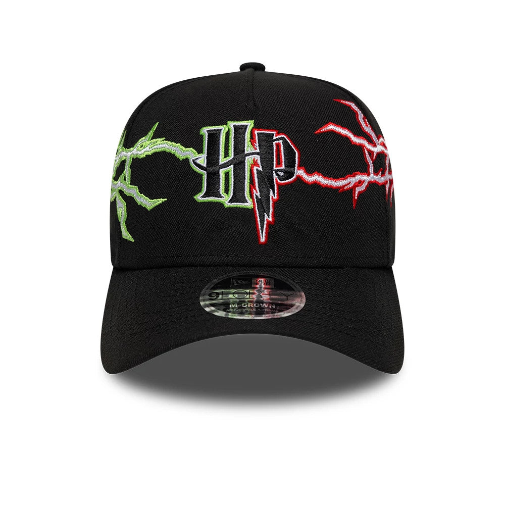 Harry Potter Duel Black New Era 9FORTY M-Crown A-Frame Adjustable Cap, front view showing the raised embroidered HP logo with green and red lightning patterns on the black crown, and a 9FORTY size sticker on the curved black visor.