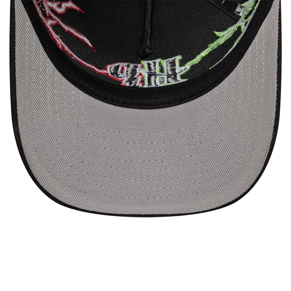 Harry Potter Duel Black New Era 9FORTY M-Crown A-Frame Adjustable Cap, inside view showing the grey undervisor and colourful stitching on the black cap crown featuring red and green highlights with distinctive embroidery patterns.