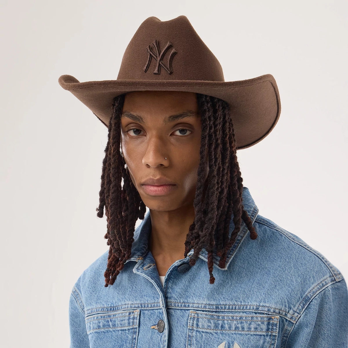 Pictured is this MLB New York Yankees Wide Brim Fedora Cowboy hat in dark brown. 1