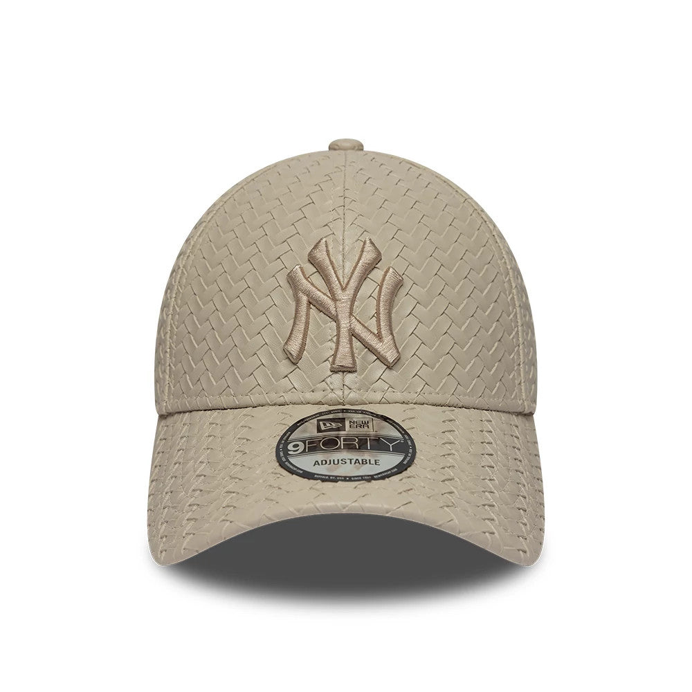 New York Yankees MLB PU Weave Light Beige New Era 9FORTY Adjustable Cap, front view showing the New York Yankees logo in raised beige embroidery on the structured crown, with a PU weave texture and a 9FORTY size sticker on the matching visor.