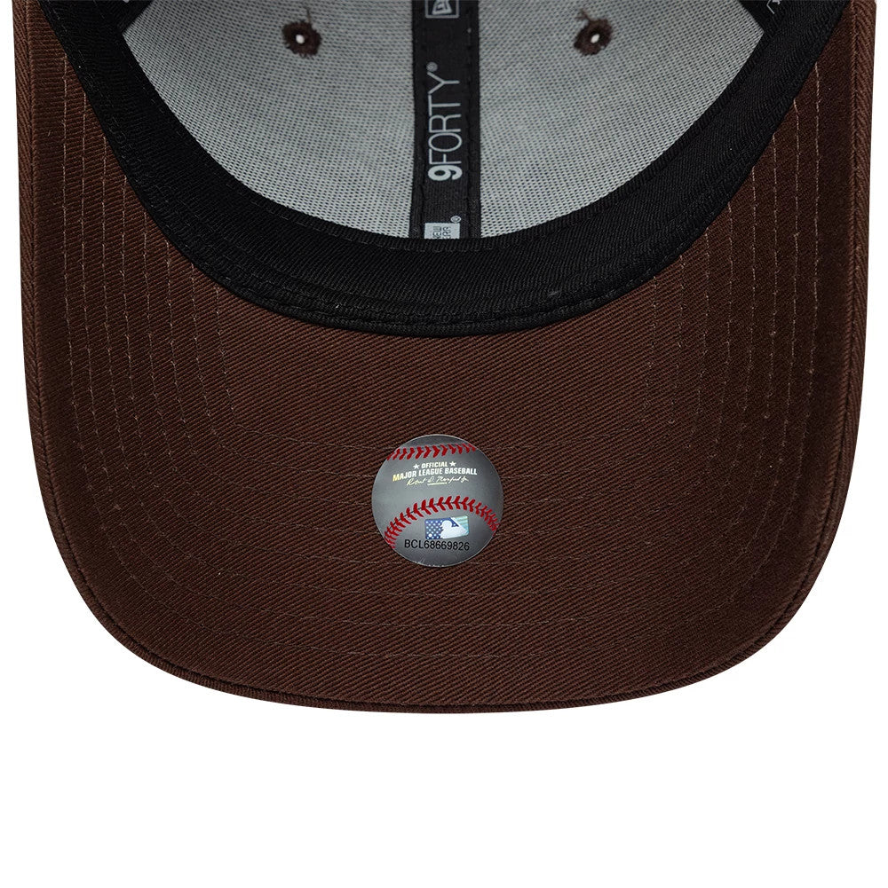 Pictured is this MLB League Essential New York Yankees 9FORTY cap in brown. 5