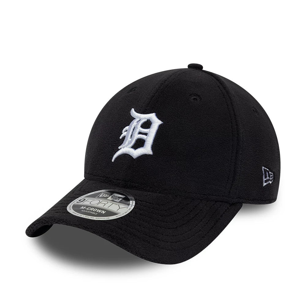 Detroit Tigers MLB Fleece Black New Era 9FORTY M-Crown Adjustable Cap, three-quarter view showing the raised embroidered white Detroit Tigers logo on the front panel, curved black visor with 9FORTY size sticker.
