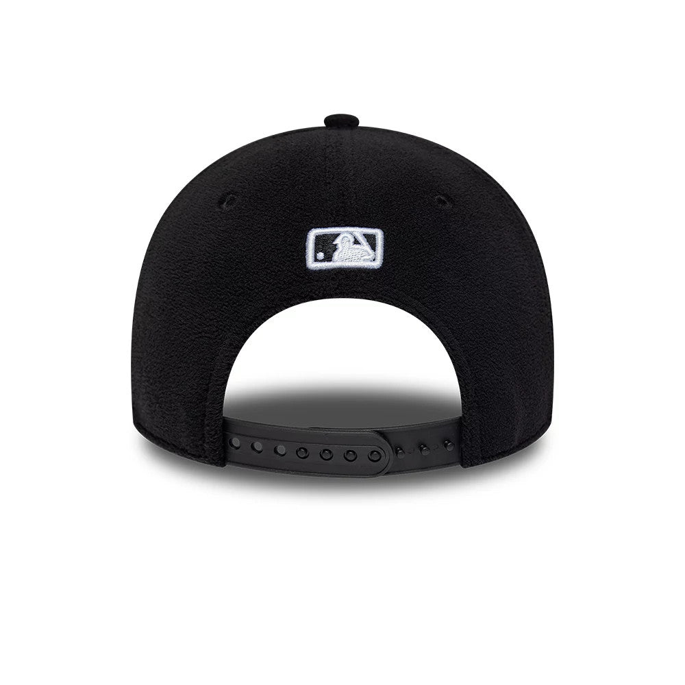 Pictured is this MLB Fleece Detroit Tigers 9FORTY M-Crown cap in black. 4