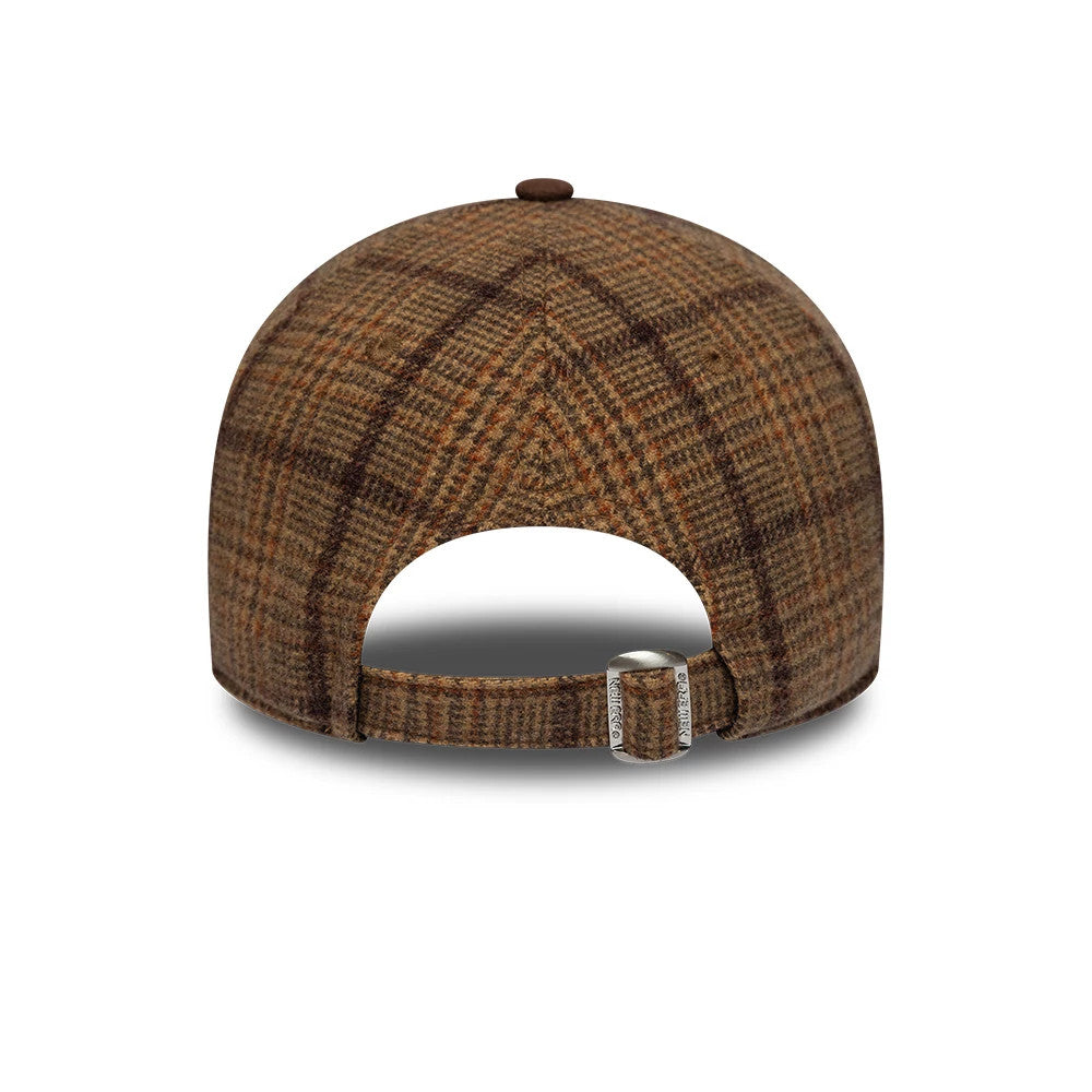 LA Dodgers MLB Plaid Brown New Era 9TWENTY Adjustable Cap, rear view showing the brown plaid pattern on the low-profile crown, an opening for size adjustment, and a brown top button, with a buckle on the strap for fastening.