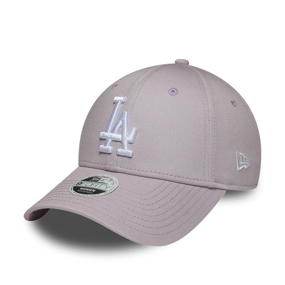 Dodgers Womens MLB League Essential Pastel Purple New Era 9FORTY Adjustable Cap, three-quarter view showing the white raised embroidered LA logo on the front panel, matching pastel purple visor and eyelets, with a 9FORTY size sticker on the visor.
