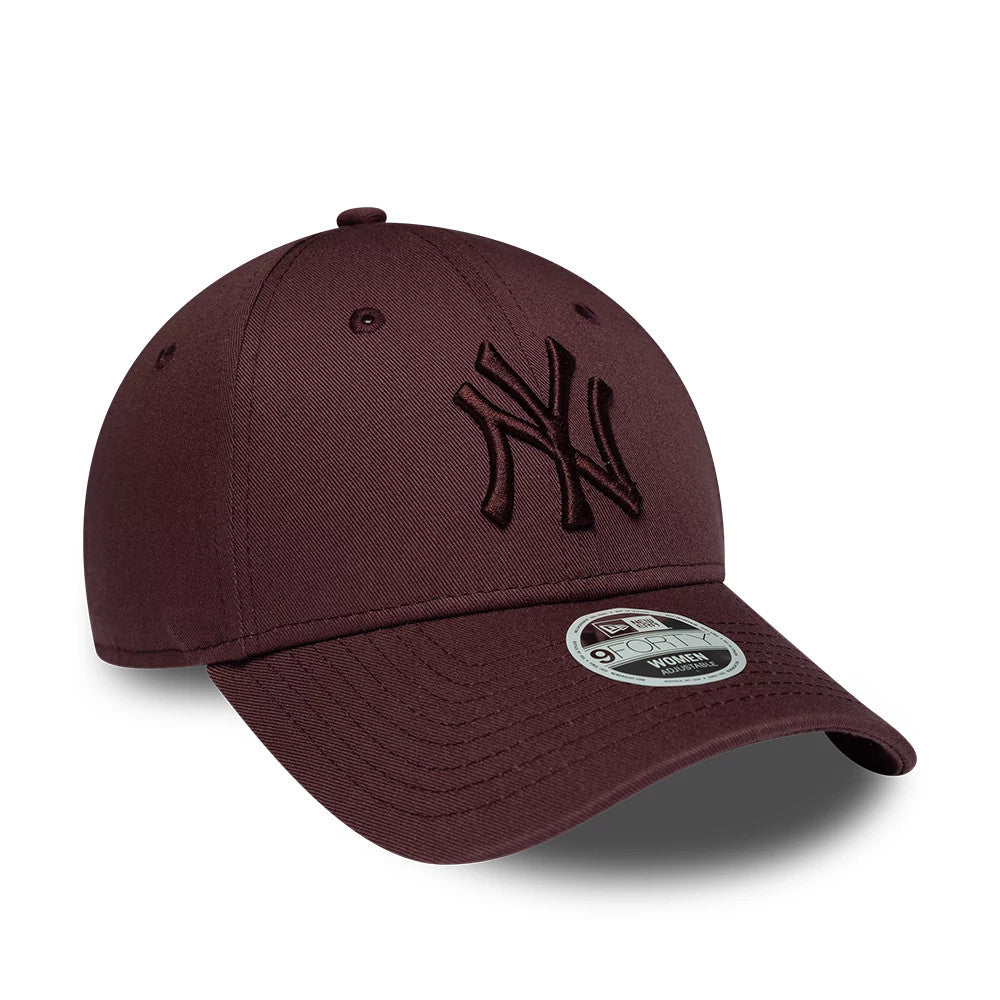 Yankees Womens MLB League Essential Dark Purple New Era 9FORTY Adjustable Cap, three-quarter view showing the raised dark purple embroidered NY logo on the front panel, with a curved visor and a 9FORTY size sticker on the visor.