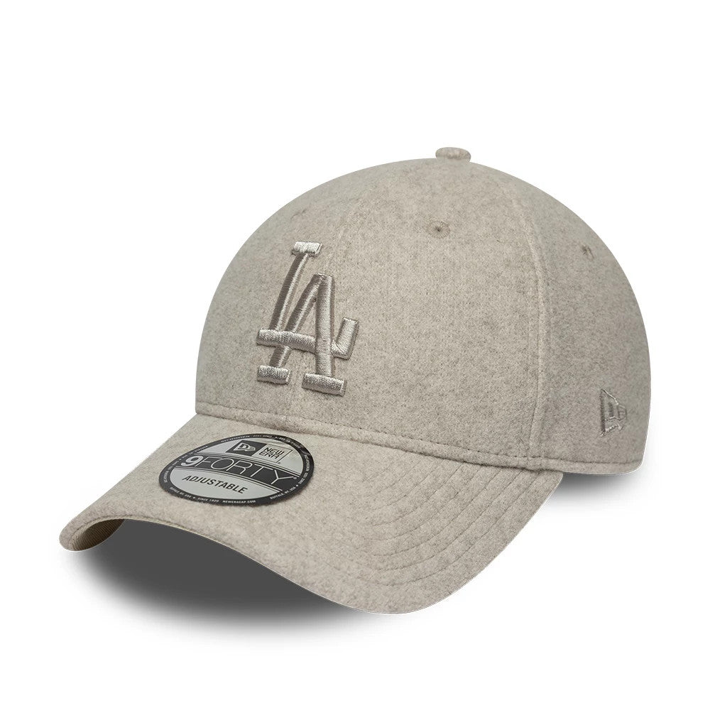 LA Dodgers MLB Winter Light Beige New Era 9FORTY Adjustable Cap, three-quarter view showing the raised embroidered LA logo on the front panel, beige curved visor, and 9FORTY size sticker, with the New Era flag logo on the left side.