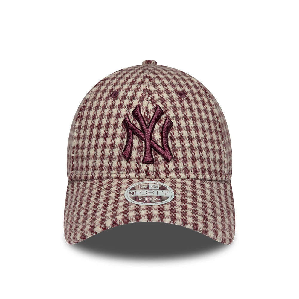 Yankees Womens MLB Houndstooth Dark Red New Era 9FORTY M-Crown Adjustable Cap, front view showing a raised dark red embroidered Yankees logo on the houndstooth-patterned front panels and a 9FORTY size sticker on the matching curved visor.