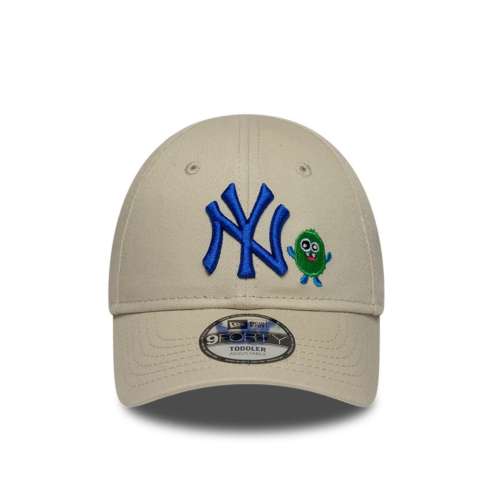 Pictured is this Toddler MLB Monster Icon New York Yankees 9FORTY cap in light beige. 2